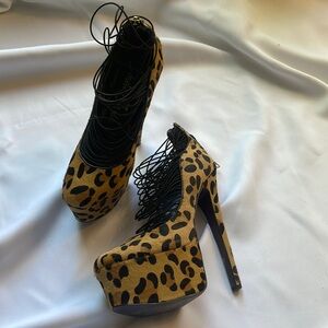 London Trash Size 8 Ceres leopard SUPER HIGH HEELS